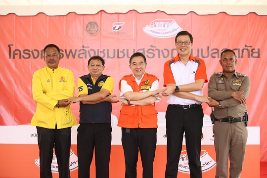 ธนชาตประกันภัย ห่วงใจความปลอดภัยครู ผู้ปกครองและนักเรียน แก้ไขแล้ว ! จุดเสี่ยงหน้าโรงเรียนเทศบาลตำบลเขาพนม จ. กระบี่